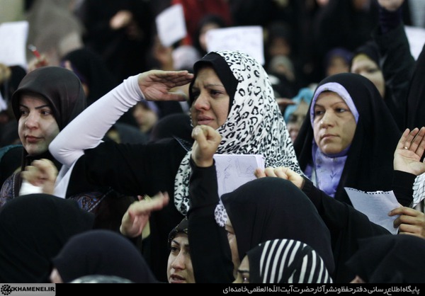 بيش از هزار نفر از زنان نخبه، فرهيخته و مجاهد دنيای اسلام كه در اجلاس جهانی زنان و بیداری اسلامی شركت كرده‌اند، صبح امروز با حضرت آیت‌الله خامنه‌ای دیدار كردند.