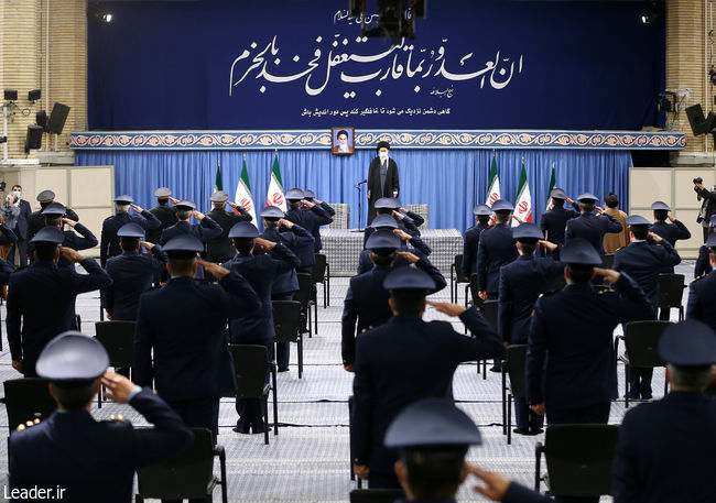 رهبر معظم انقلاب اسلامی در دیدار جمعی از فرماندهان نیروی هوایی و نیروی پدافند هوایی ارتش: