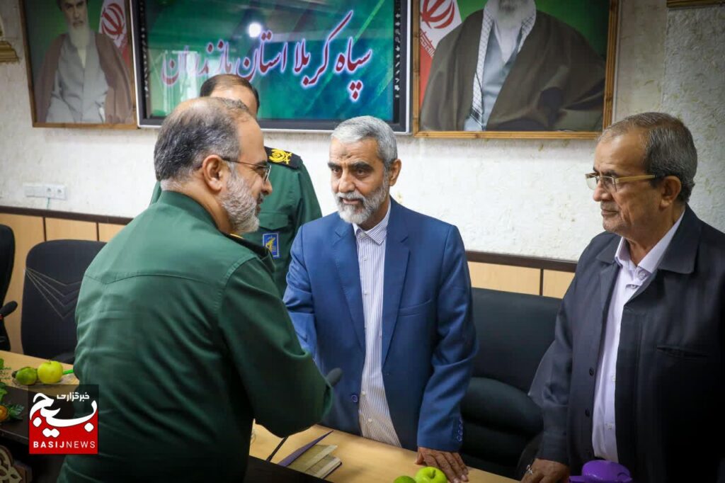 فرمانده سپاه کربلا مازندران" با جمعی از سرداران و پیشکسوتان لشکر ۲۵ کربلا