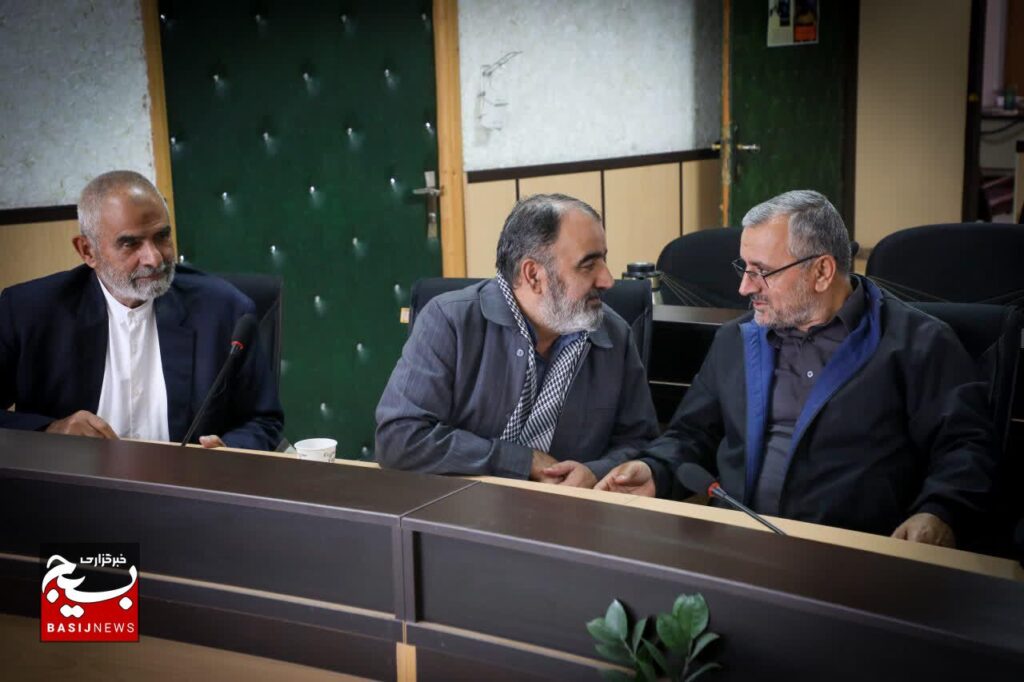 فرمانده سپاه کربلا مازندران" با جمعی از سرداران و پیشکسوتان لشکر ۲۵ کربلا
